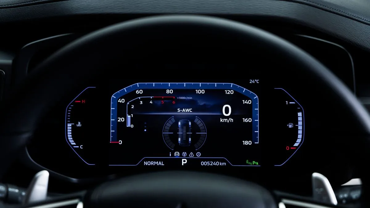 delica_d5　8インチデジタルメーター