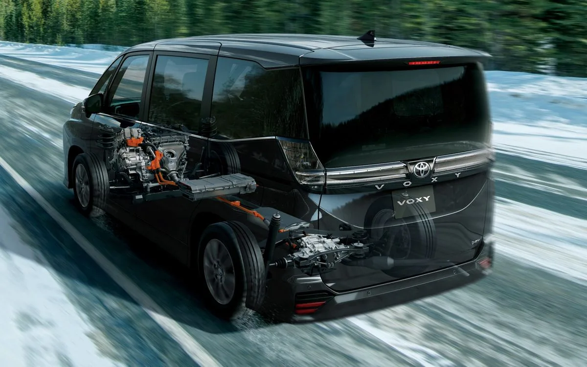 のSNOW EXTRAモード走行イメージ（E-Four車に標準設定）