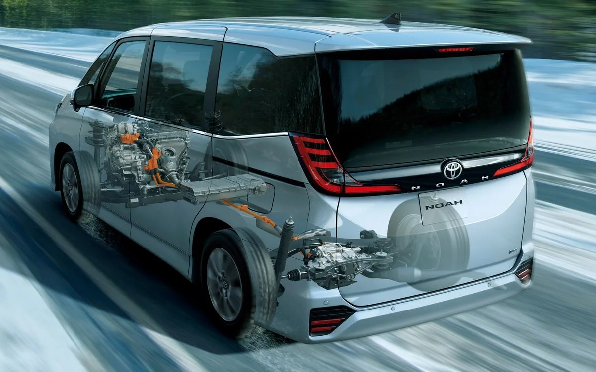 ノアのSNOW EXTRAモード走行イメージ（E-Four車に標準設定）